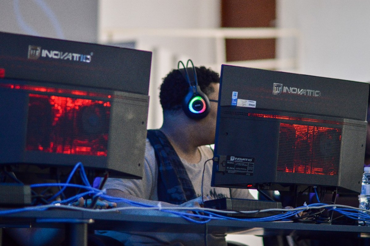 Computadores Inovattion em uso numa experiência gamer